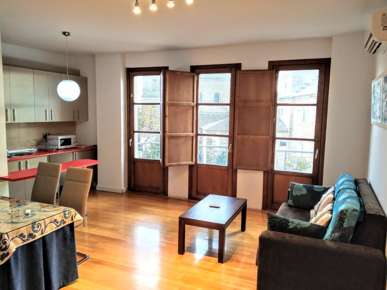 Apartamentos Sol Hospital Santiago Убеда Екстер'єр фото